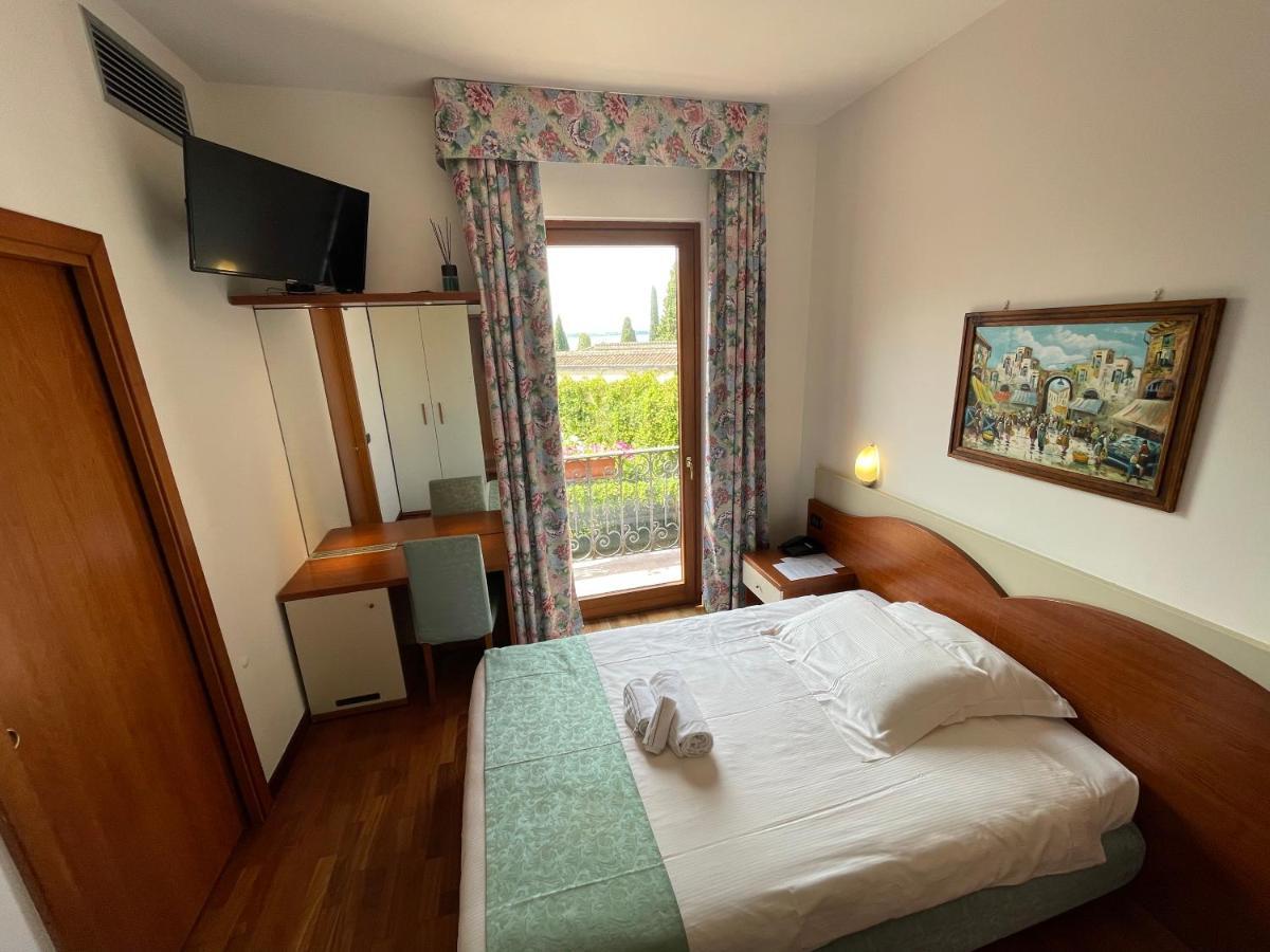 Hotel Meridiana Sirmione Exterior photo